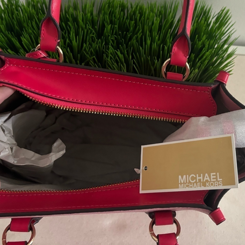 MICHAEL MICHAEL KORS NEW
KRIS Medium Leather Satchel /Crossbody Bag - Picture 8 of 11